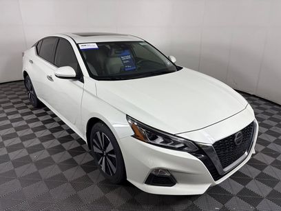Used 2022 Nissan Altima 2.5 SV w/ SV Premium Package