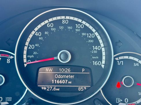 Used 2013 Volkswagen Beetle 2.5 FWD image 32