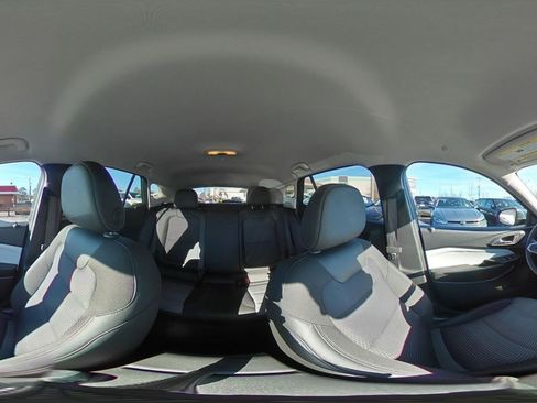 Used 2025 Chevrolet Trax LT w/ LT Convenience Package image 40