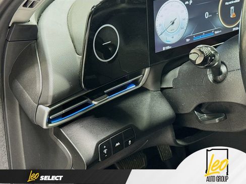 Used 2022 Hyundai Elantra Limited FWD image 13