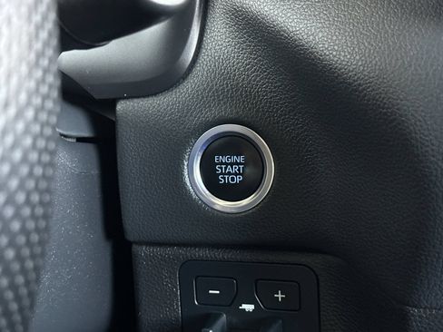 Used 2024 Toyota Tundra Limited AWD/4WD image 19