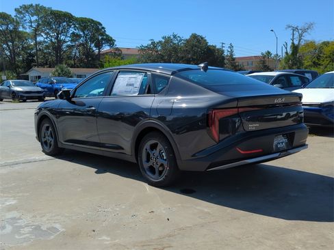 New 2025 Kia K4 LXS image 6