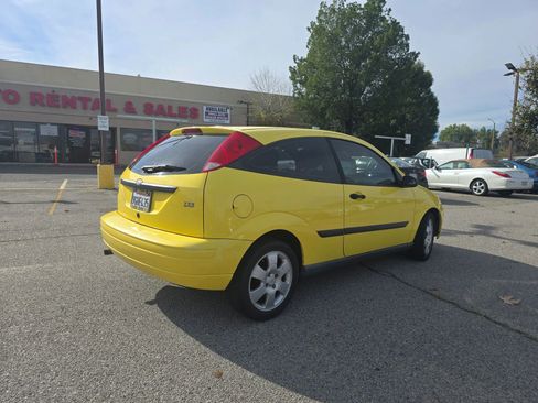 Used 2001 Ford Focus ZX3 Hatchback 2D image 5