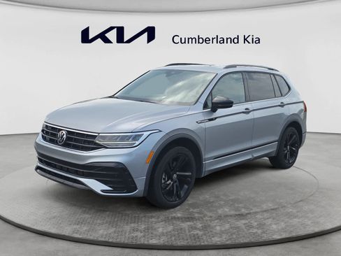 Used 2023 Volkswagen Tiguan SE R-Line AWD/4WD image 1