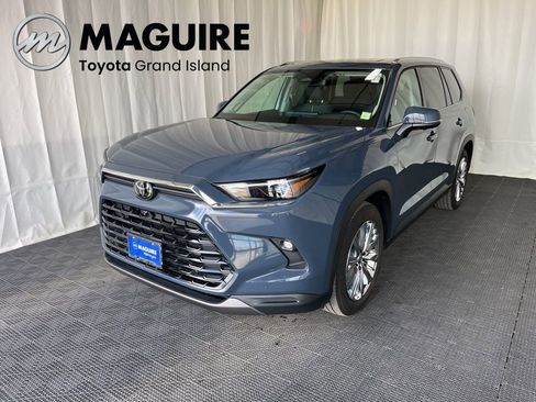 Used 2025 Toyota Grand Highlander AWD image 1