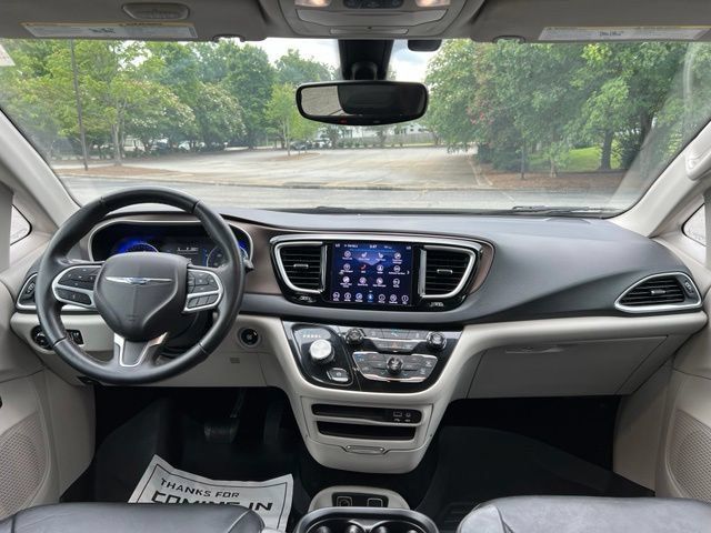 Used 2018 Chrysler Pacifica Touring-L FWD image 24