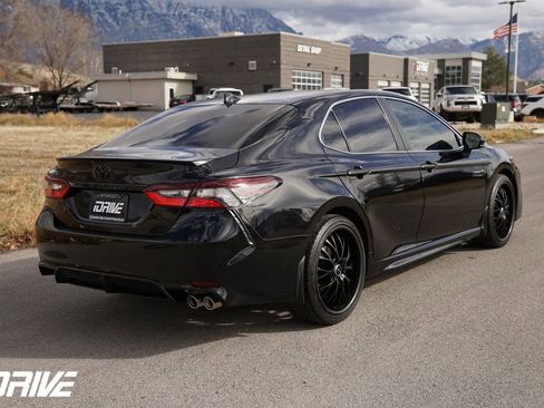 Used 2021 Toyota Camry SE image 11