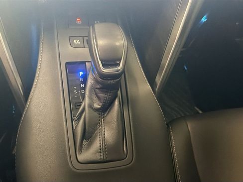Used 2024 Toyota Venza XLE AWD/4WD image 23