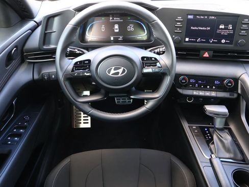 Certified 2025 Hyundai Elantra Sport image 9