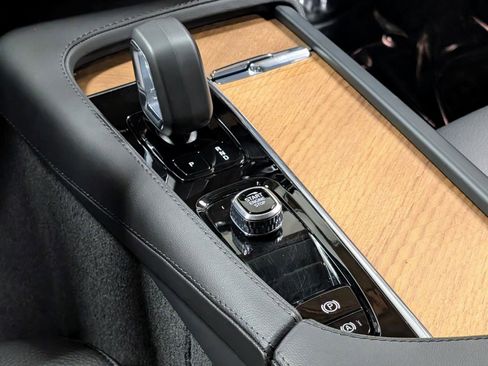 Used 2024 Volvo XC90 B5 Plus w/ Protection Package Premier image 31