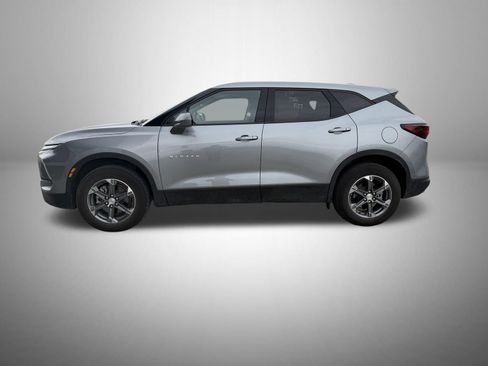 Used 2025 Chevrolet Blazer LT image 3