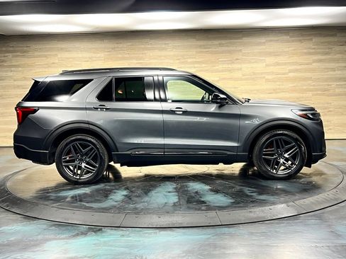 Used 2025 Ford Explorer ST w/ Sun And Sound Package AWD/4WD image 24