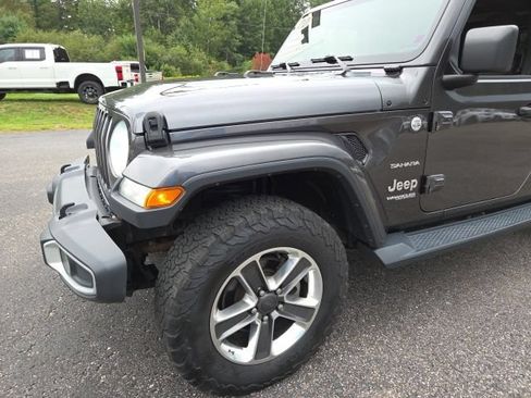 Used 2020 Jeep Wrangler Unlimited Sahara w/ Dual Top Group AWD/4WD image 14