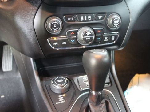 Used 2021 Jeep Cherokee High Altitude AWD/4WD image 20