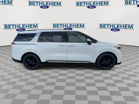 Used 2023 Kia Carnival SX Prestige image 9