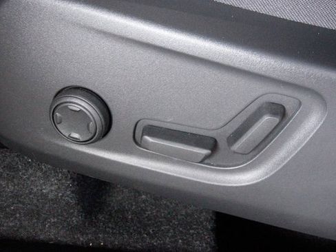 Certified 2025 Volvo XC40 B5 Core w/ Climate Package image 12