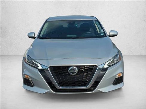 Used 2022 Nissan Altima 2.5 SV image 2