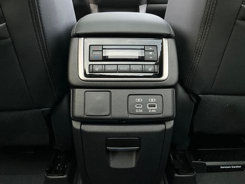 Used 2025 Subaru Ascent Limited AWD/4WD image 17