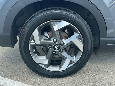 Used 2025 Hyundai Venue SEL FWD image 17