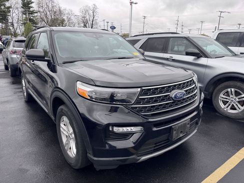Used 2023 Ford Explorer XLT w/ Equipment Group 202A AWD/4WD image 3