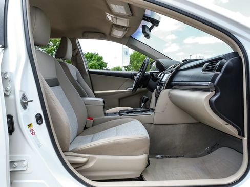 Used 2013 Toyota Camry XLE FWD image 39