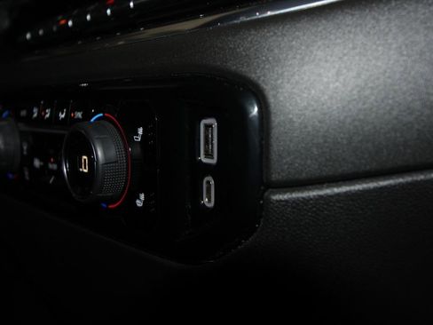 Used 2022 Chevrolet Silverado 1500 RST image 23