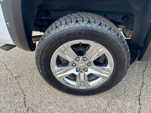 Used 2019 Chevrolet Silverado 1500 Custom w/ Custom Convenience Package AWD/4WD image 35