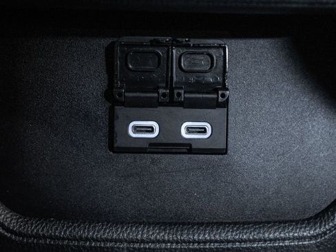 Used 2024 Toyota Highlander LE image 32