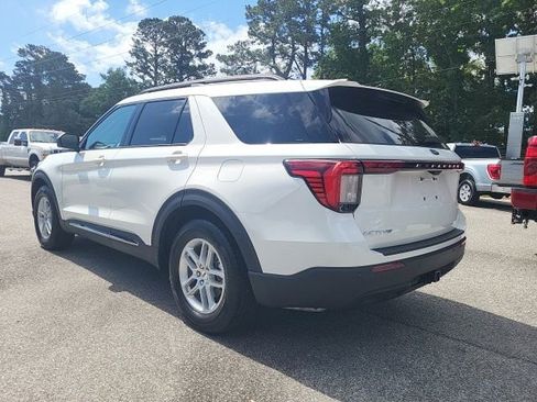 Used 2025 Ford Explorer Active RWD image 3