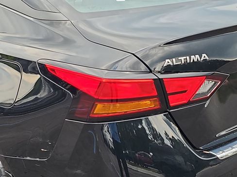 Used 2023 Nissan Altima 2.5 SV FWD image 33