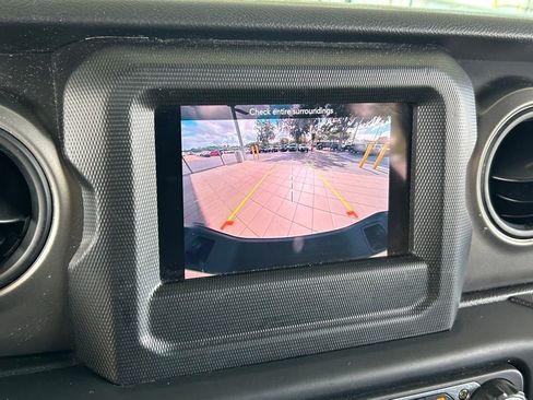 Used 2022 Jeep Gladiator Sport image 20