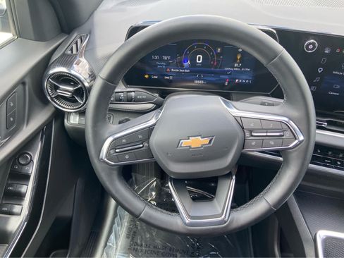 Used 2026 Chevrolet Equinox LT AWD/4WD image 18