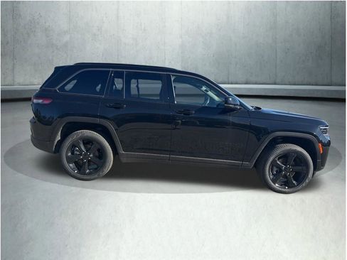 New 2026 Jeep Grand Cherokee Limited w/ Limited Altitude Package AWD/4WD image 6