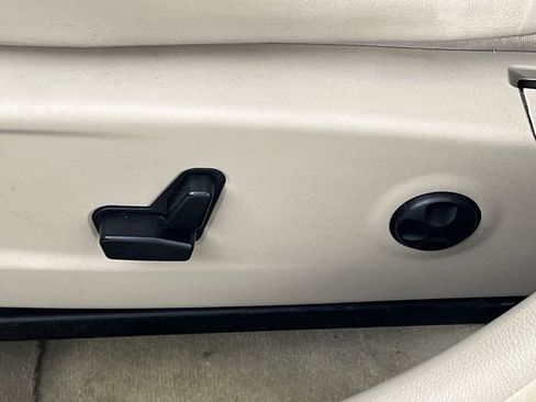 Used 2013 Chrysler 300 RWD image 12