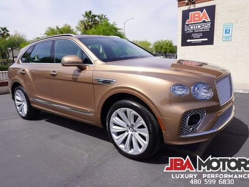 Used 2021 Bentley Bentayga image 2