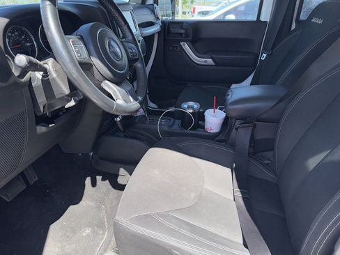 Used 2017 Jeep Wrangler Unlimited Sahara image 10