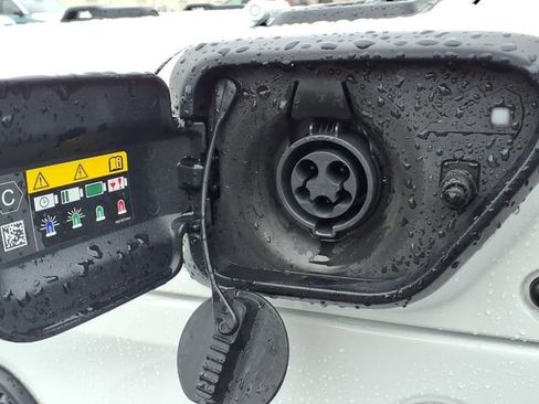 Used 2024 Jeep Wrangler Unlimited Sahara w/ Technology Group AWD/4WD image 19