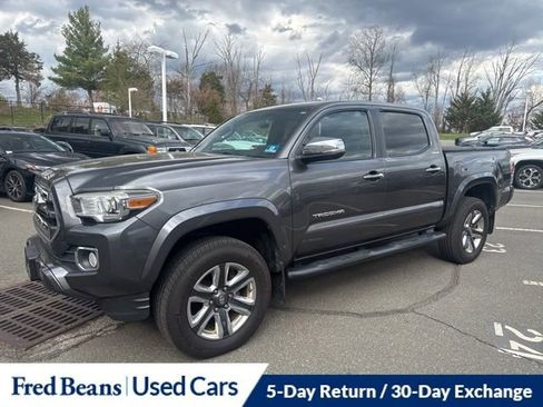 Used 2016 Toyota Tacoma Limited w/ Towing Package image 15