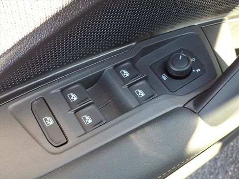 New 2026 Volkswagen Tiguan S image 10