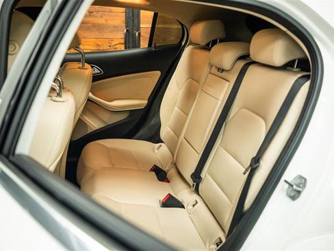 Used 2019 Mercedes-Benz GLA 250 4MATIC image 11