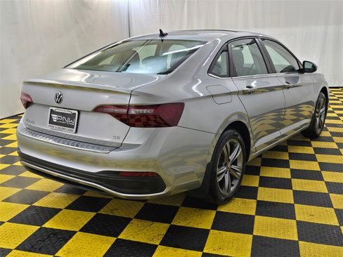 Used 2023 Volkswagen Jetta SE w/ Panoramic Sunroof Package image 3
