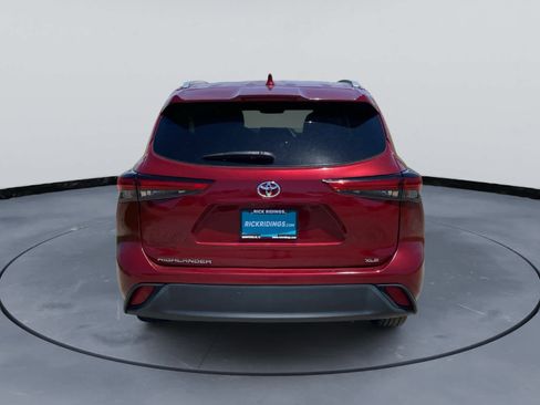 Used 2023 Toyota Highlander XLE FWD image 6
