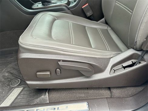 Used 2022 GMC Canyon Denali image 27