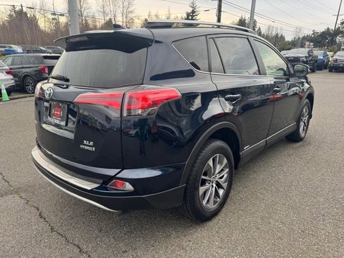 Used 2018 Toyota RAV4 XLE image 6