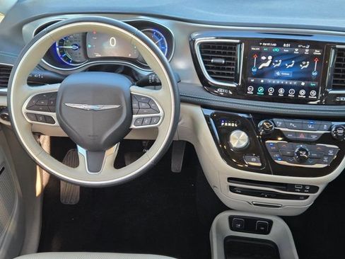 Used 2020 Chrysler Pacifica Limited w/ Advanced Safetytec Group FWD image 27