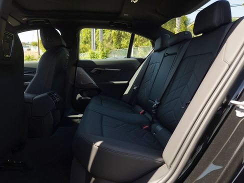 New 2026 BMW 550e xDrive w/ Premium Package image 9