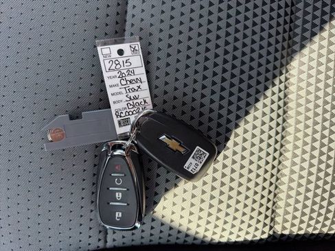 Used 2024 Chevrolet Trax LT w/ Driver Confidence Package FWD image 29