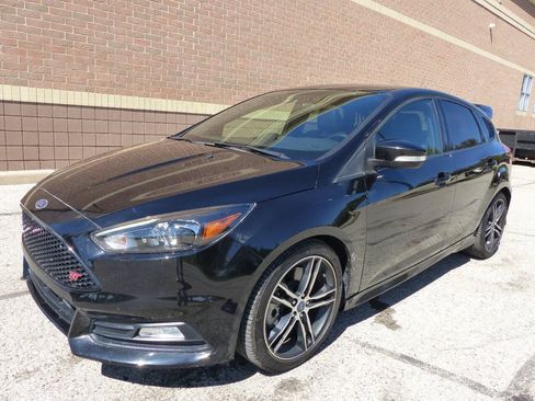 Used 2016 Ford Focus ST w/ Equipment Group 402A FWD image 7