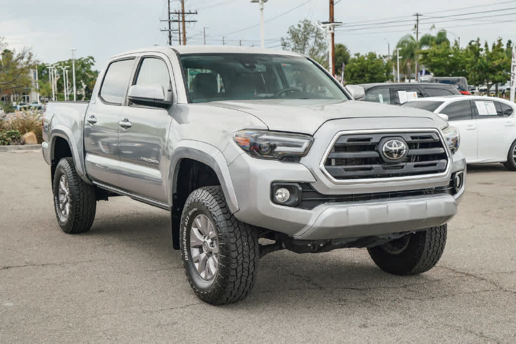 Used 2019 Toyota Tacoma SR5 AWD/4WD image 3