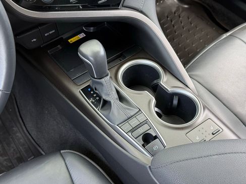 Used 2024 Toyota Camry XLE FWD image 21